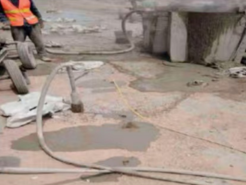 清苑水泥混凝土路面板底注浆技术 路面脱空注浆整治方案