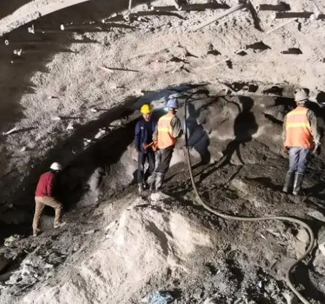 清苑拱顶带模注浆料的施工流程及注意事项